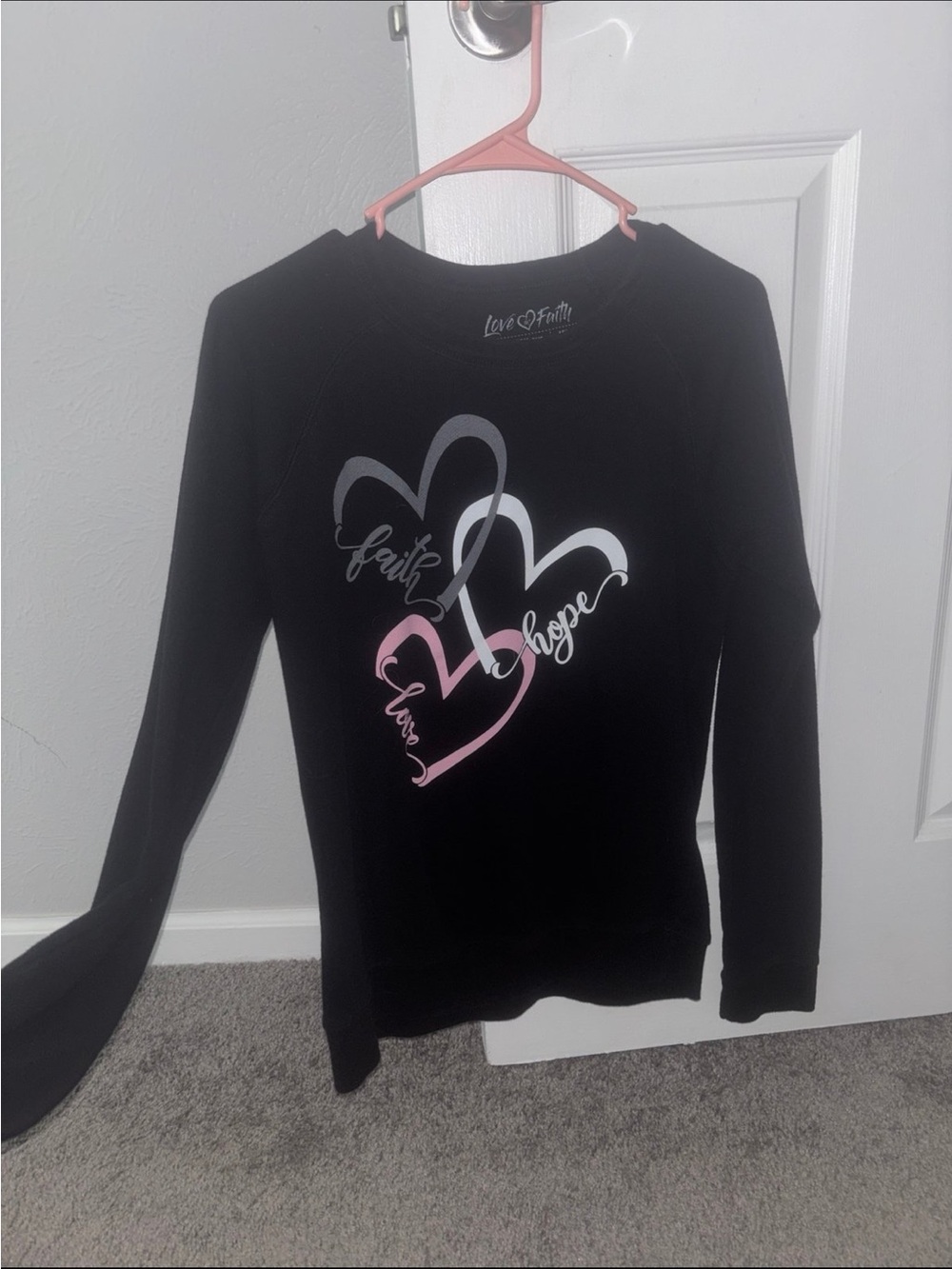 Black Heart-Graphic Women's Sweater